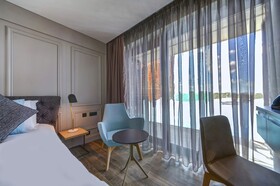 Land's End, Boutique Hotel