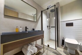 Land's End, Boutique Hotel