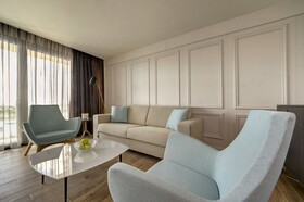 Land's End, Boutique Hotel