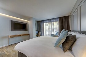 Land's End, Boutique Hotel