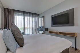 Land's End, Boutique Hotel