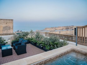 Valletta Kursara Port View
