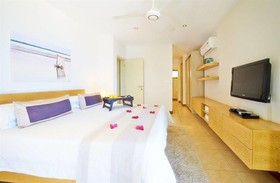 Bon Azur Beachfront Suites & Penthouses by Lov