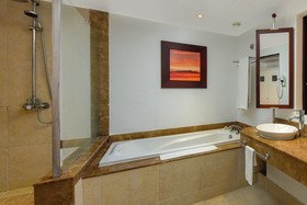 Victoria Beachcomber Resort & Spa