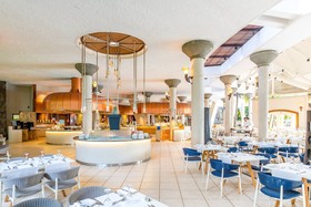 Victoria Beachcomber Resort & Spa