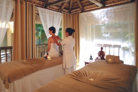 Victoria Beachcomber Resort & Spa