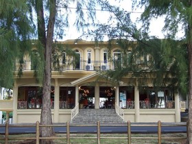 White Shell Lounge and Restaurant