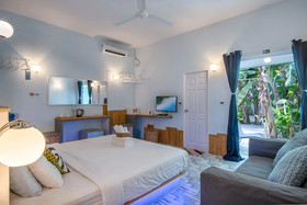 SealaVie Inn