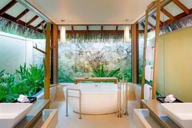 Sheraton Maldives Full Moon Resort & Spa