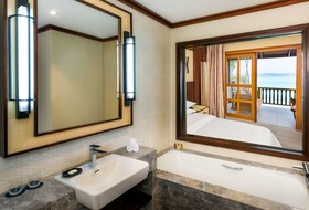Sheraton Maldives Full Moon Resort & Spa