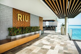 Hotel Riu Atoll