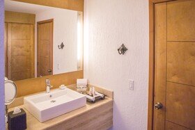 Bahia Hotel & Beach House
