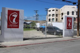 Seven Crown Express & Suites