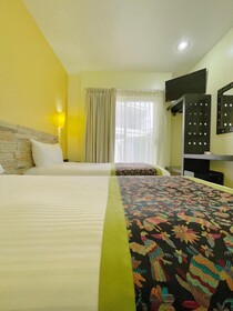 Seven Crown Express & Suites
