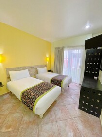 Seven Crown Express & Suites
