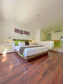 Seven Crown Express & Suites