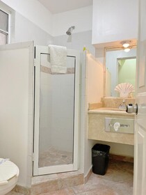 Seven Crown Express & Suites