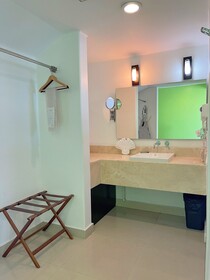Seven Crown Express & Suites