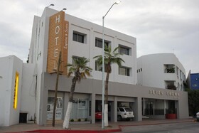Seven Crown Express & Suites