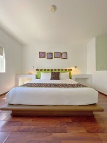 Seven Crown Express & Suites