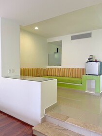 Seven Crown Express & Suites