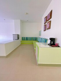 Seven Crown Express & Suites