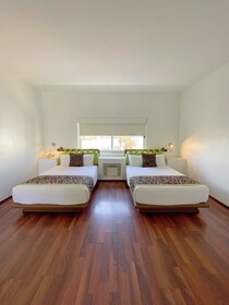 Seven Crown Express & Suites
