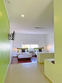 Seven Crown Express & Suites