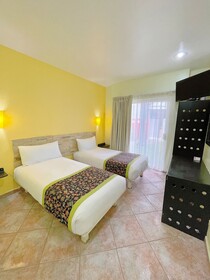 Seven Crown Express & Suites