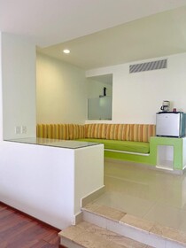 Seven Crown Express & Suites