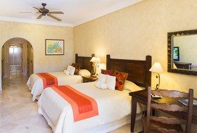 Villa la Estancia Beach Resort & Spa
