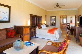 Villa la Estancia Beach Resort & Spa