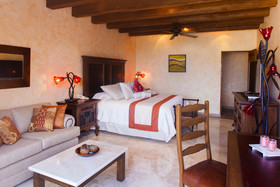 Villa la Estancia Beach Resort & Spa