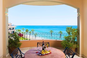 Villa la Estancia Beach Resort & Spa