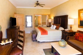 Villa la Estancia Beach Resort & Spa