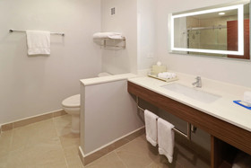 Holiday Inn Express & Suites Ensenada Centro