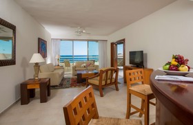 GR Solaris Lighthouse Los Cabos