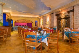 GR Solaris Lighthouse Los Cabos