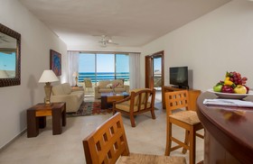 GR Solaris Lighthouse Los Cabos