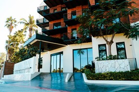 Flamboyan Hotel & Residences
