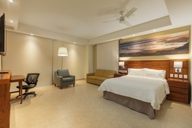 Hampton Inn & Suites by Hilton Los Cabos