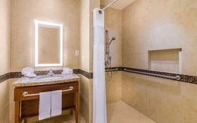 Hampton Inn & Suites by Hilton Los Cabos