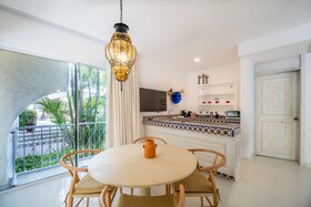 Mar del Cabo by Velas Resorts
