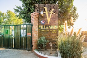Capital O Hotel Villa Azura