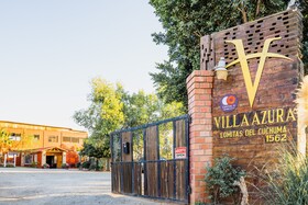 Capital O Hotel Villa Azura