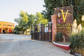 Capital O Hotel Villa Azura