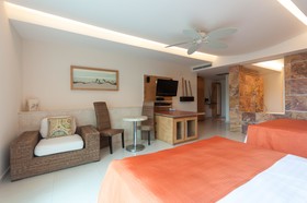 Artisan Family Hotels and Resorts Collection Playa Esmeralda