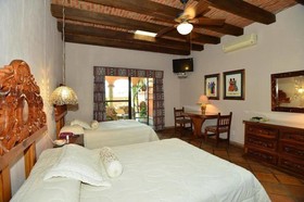 Casa Tres Leones