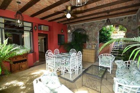 Casa Tres Leones