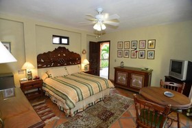 Casa Tres Leones